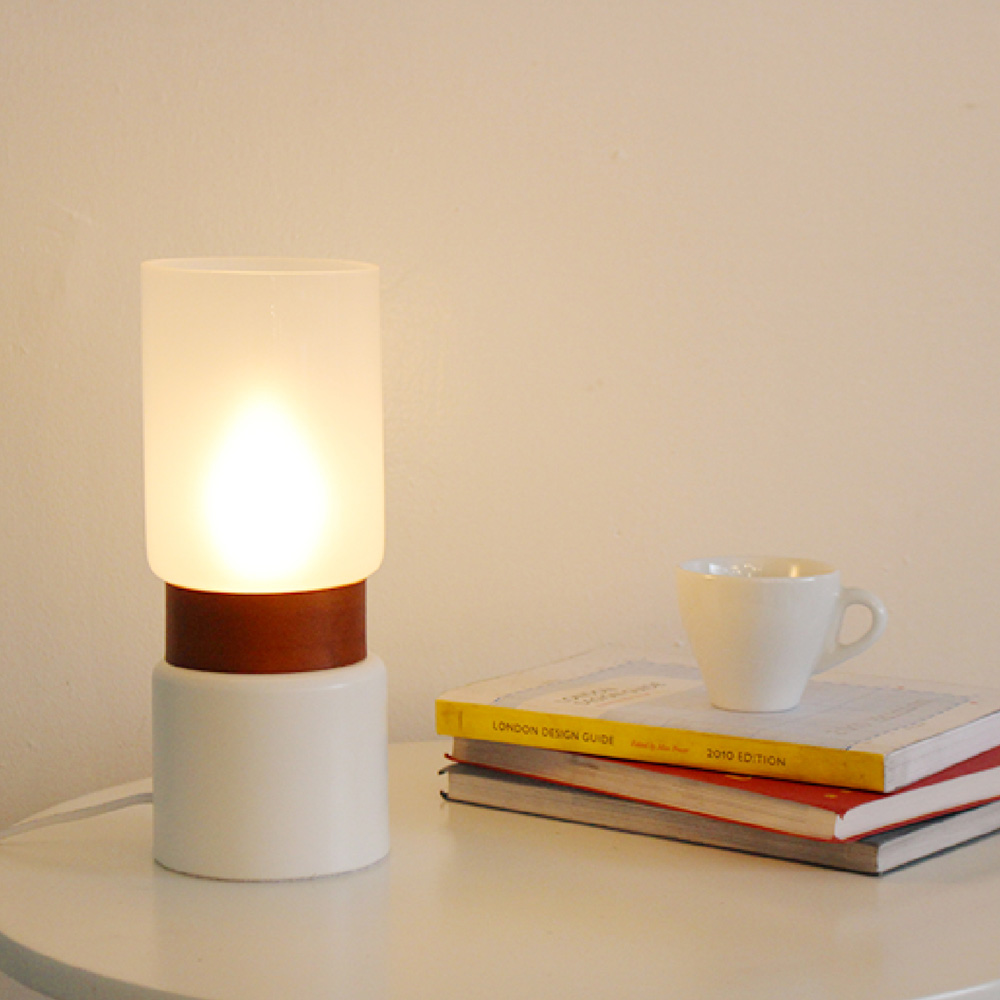 【ディ クラッセ/DI CLASSE】フロストガラスがやさしく灯るタッチセンサー式ライト「プント/Punt」