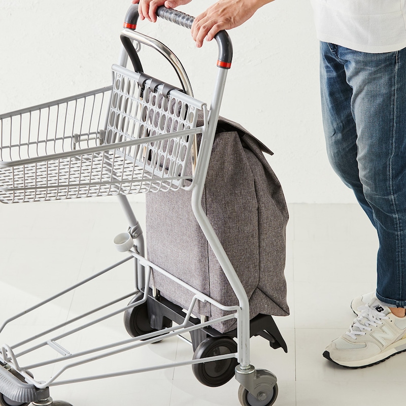 スーパーのショッピングカートに引っ掛けて、お買い物ができます。
