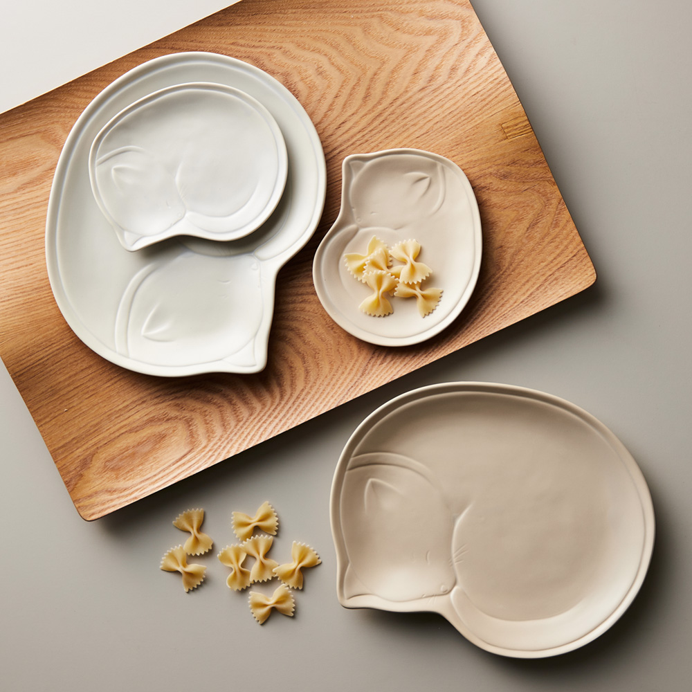 【ベルメゾン】丸まって眠るねこのプレート[日本製] 【食洗機/電子レンジ対応】