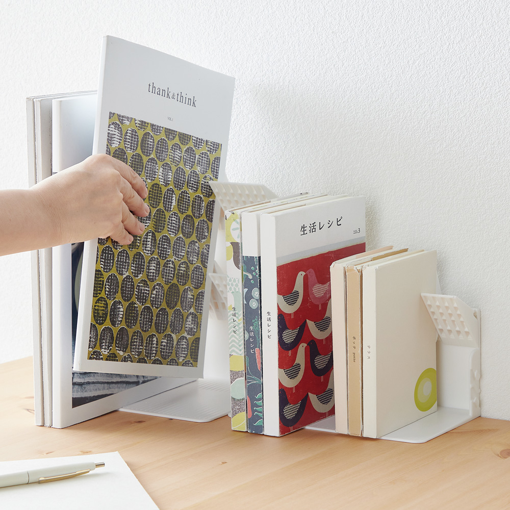 【ベルメゾン】1冊でも倒れないブックスタンド