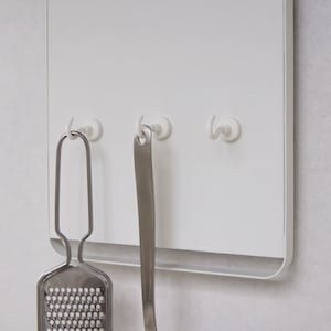本体とカラーを合わせたマグネットフック３個付き
