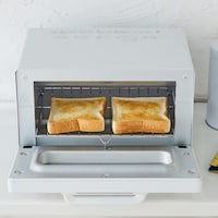 食パン２枚が入る広々庫内