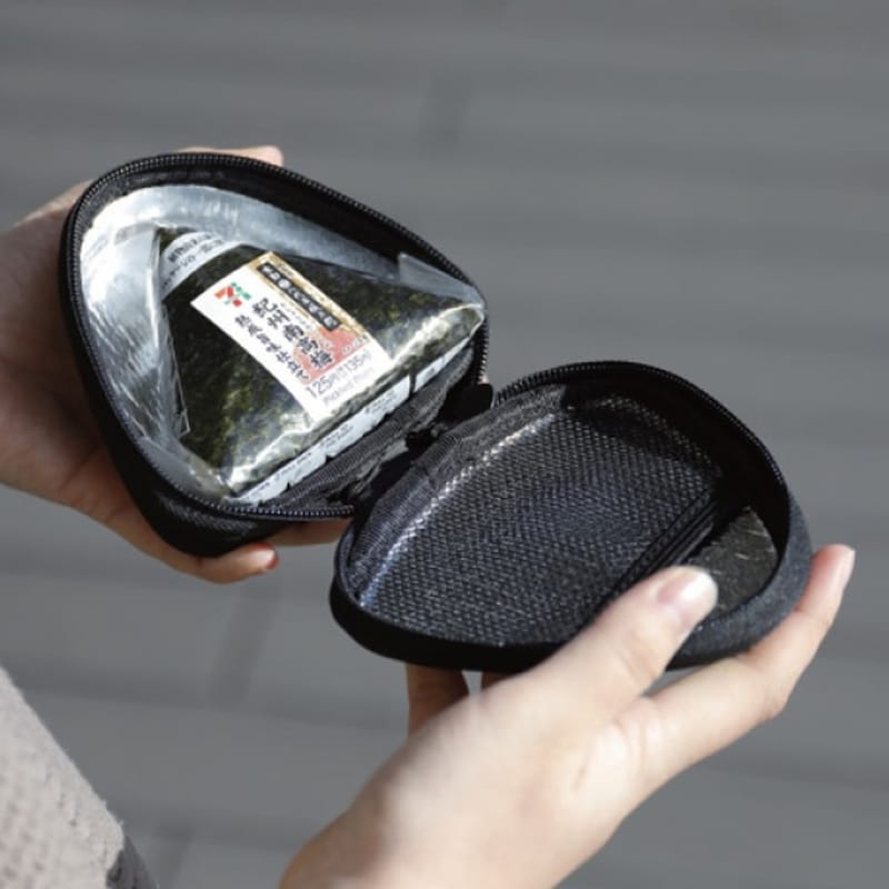 コンビニのおにぎりがぴったり入る