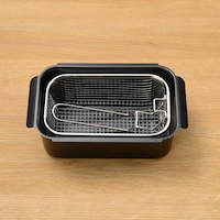 持ち手は折り畳み式なので、コンパクトに収納が可能