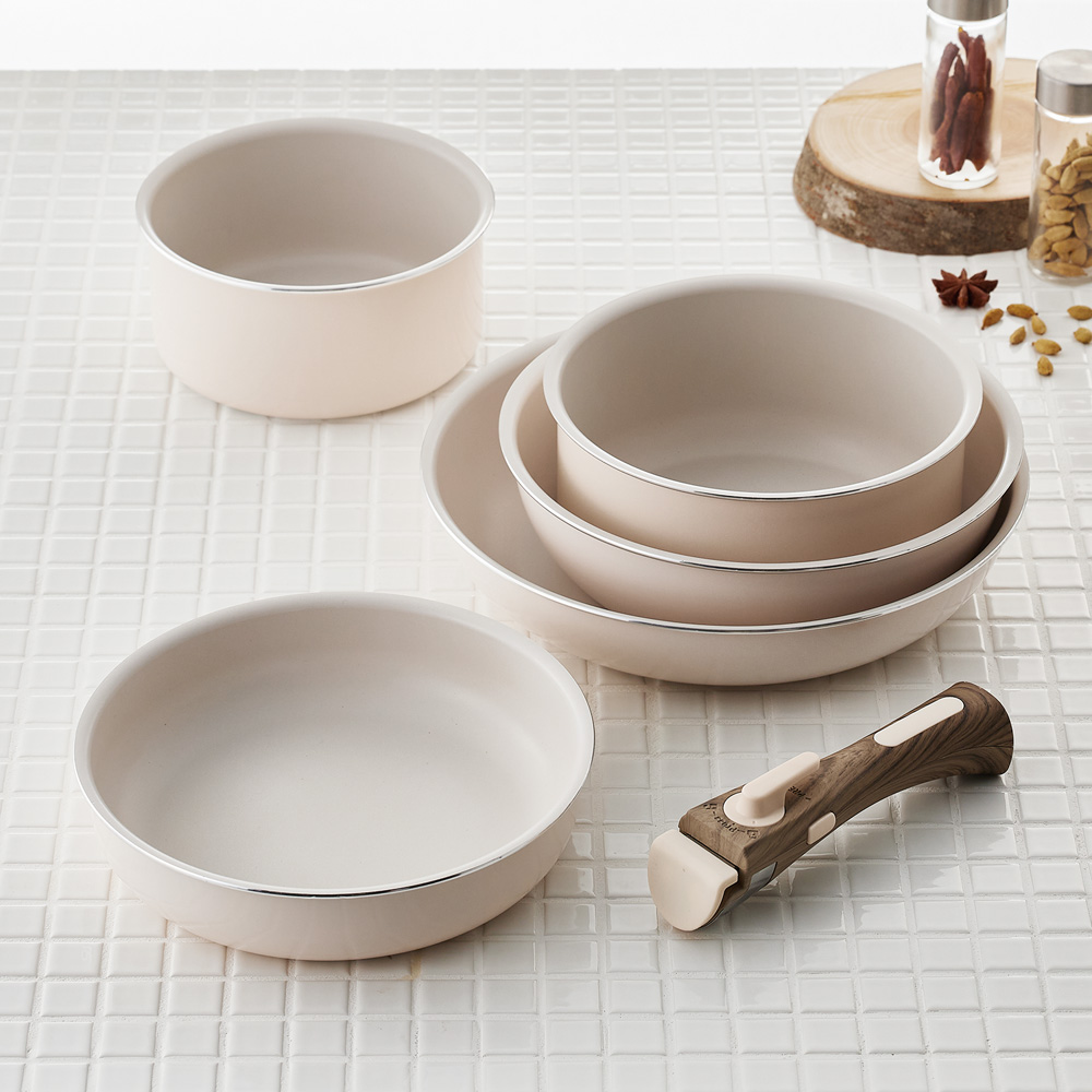 【ベルメゾン】調理後そのまま食卓へ!お皿のような白いフライパン・鍋 【IH/ガス火対応】