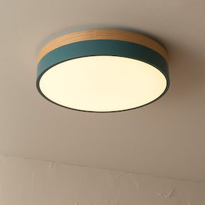 天井から全体に広がるやさしい光