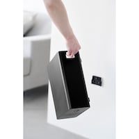 取り付けベースを壁に取り付けて、本体を差し込むだけ