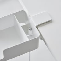 充電ケーブルの先端を引っ掛けて収納できます