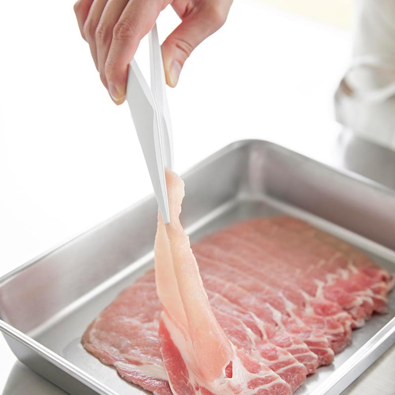 先端は薄いので、薄切り肉などもしっかりとつかめます