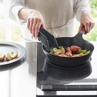 熱に強くフライパン。鍋などを傷つけません