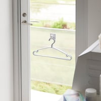 縦にすることでハンガーも収納可能