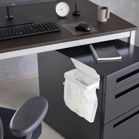 スチールキャビネットの側面に