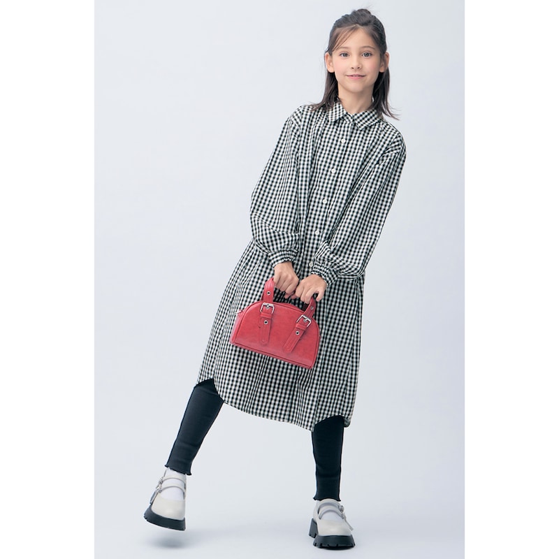 ブラックギンガムチェック／モデル身長137.5cm・サイズ140