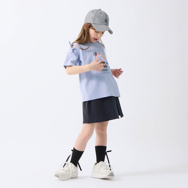ペールブルー／モデル身長126cm・130サイズ着用