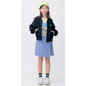 ラベンダーブルー／モデル身長137.5cm・サイズ140