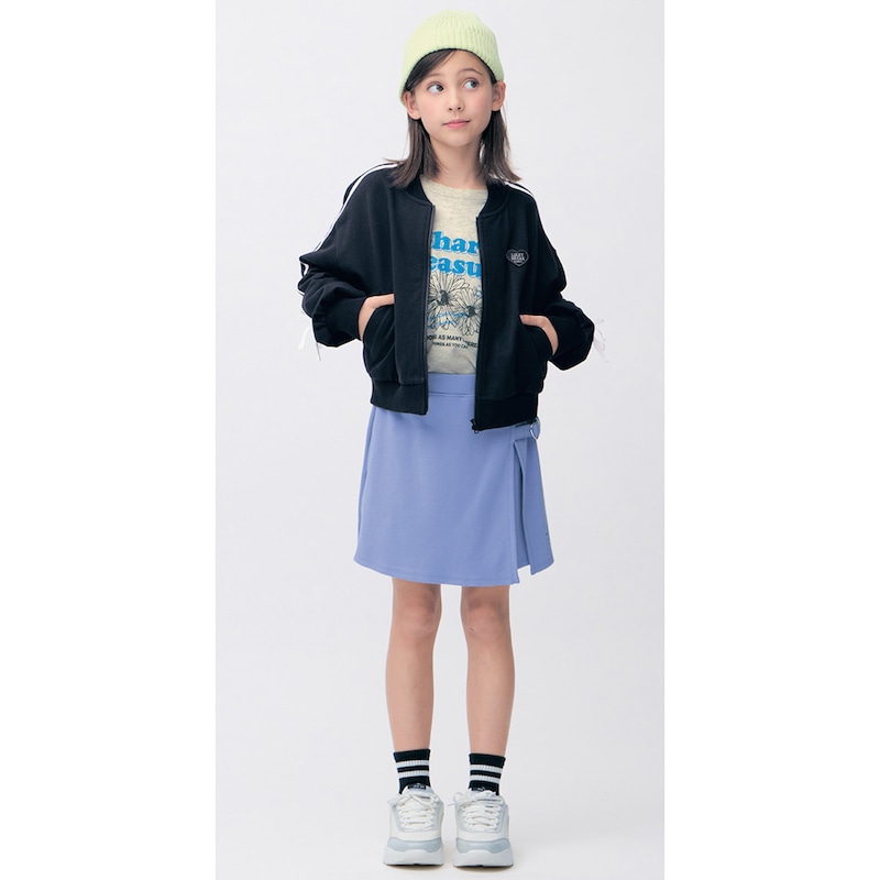 ラベンダーブルー／モデル身長137.5cm・サイズ140