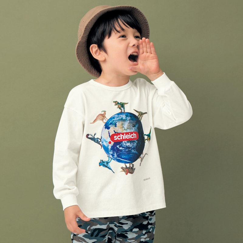 オフホワイト（ＤＩＮＯアース）／モデル身長114.5cm・サイズ110