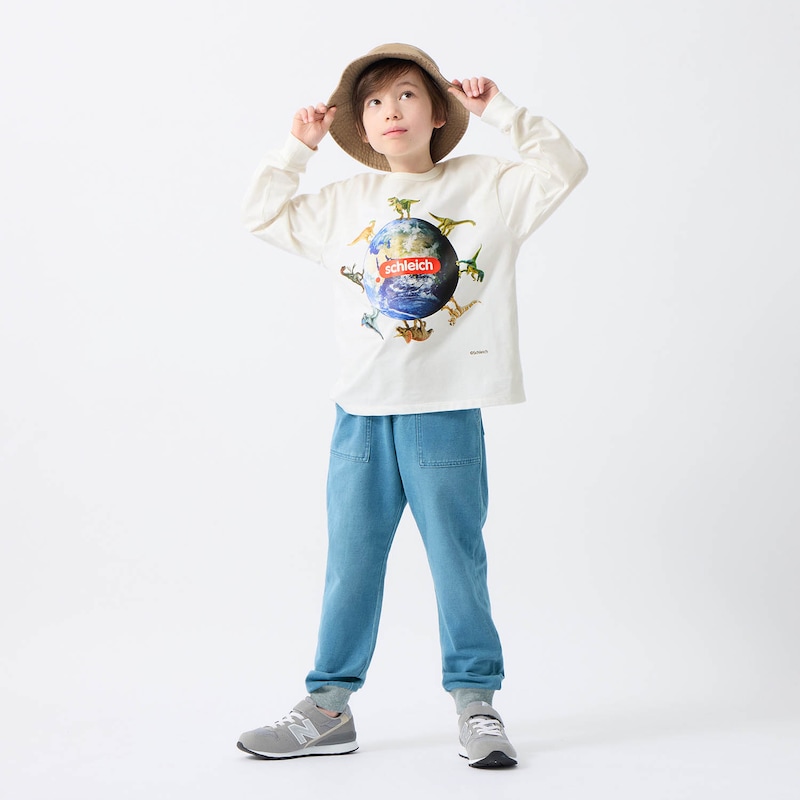 オフホワイト（ＤＩＮＯアース）／モデル身長126cm・130サイズ着用