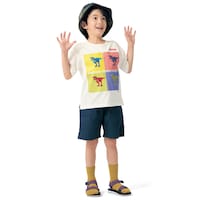 オフホワイト（ＴＲＥＸポップアート）／モデル身長115.5cm・サイズ110