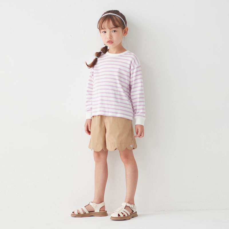 ベージュ／モデル身長111cm・110サイズ着用