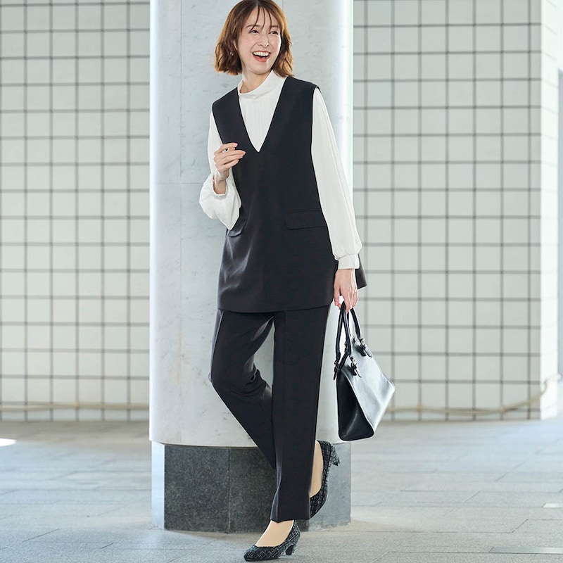 モデル身長169cm／M ※写真は撮影用のため股下＋6cmになります。ボウタイを外した場合