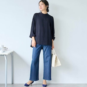 モデル身長168cm／M ※プリーツブラウスのみ着用