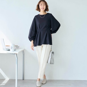 モデル身長169cm／M ※ペプラムブラウスのみ着用