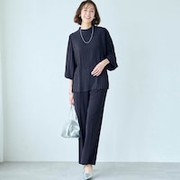 モデル身長169cm／M ※写真は撮影用のため股下＋6cmになります。プリーツ×ワイド