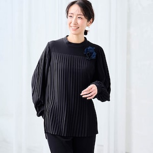 モデル身長169cm／M ※写真は撮影用のため股下＋6cmになります。