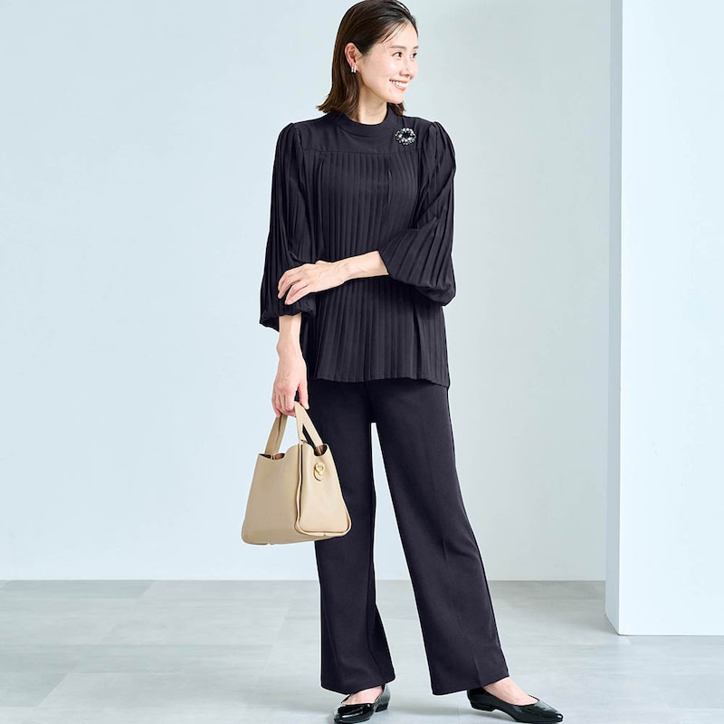 モデル身長168cm／M ※写真は撮影用のため股下＋6cmになります。プリーツ×ワイド