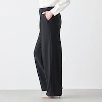 モデル身長166cm／M ※写真は撮影用のため股下＋6cmになります。