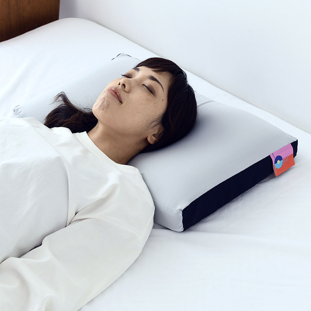 【ベルメゾン】立ち姿勢を意識した3層構造の首と肩を支える枕(専用枕カバー付)