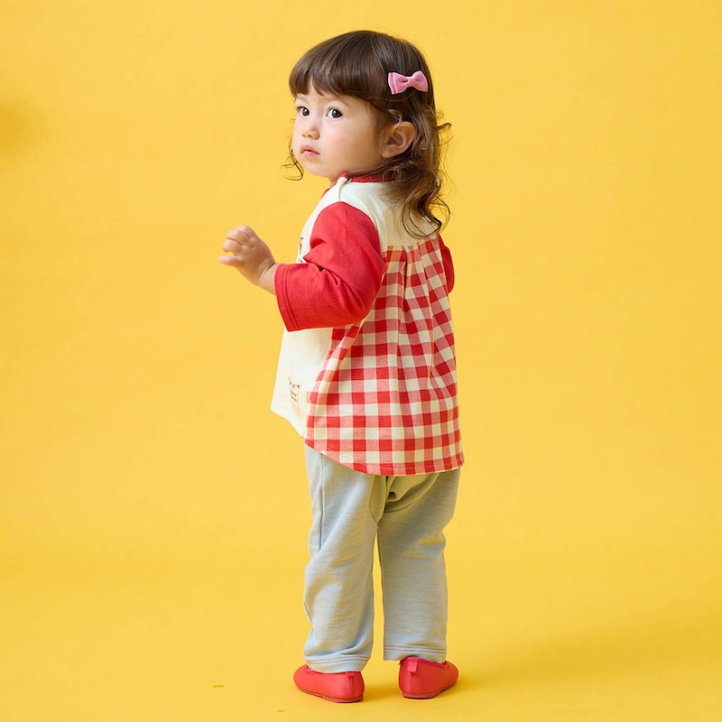 アイボリー×レッド系／モデル身長80cm・80サイズ着用・9.9kg