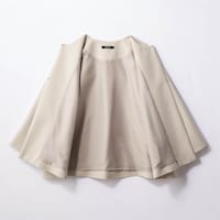 ジャケットは裏地付き
