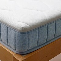 上面は柔らかなニット素材で防ダニ・抗菌防臭効果のある中わたを使用。側面は見映えのよいソファー生地です
