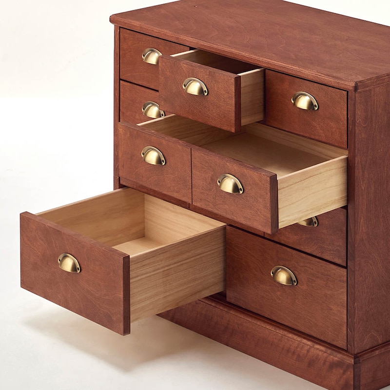 様々なサイズの引出しがあり使いやすい収納