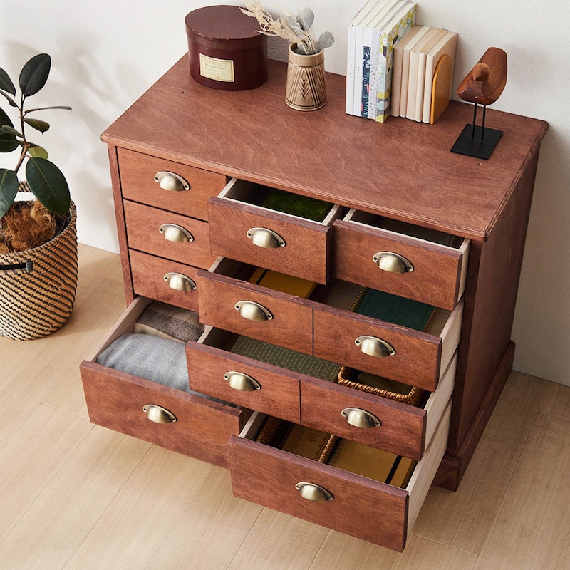 様々なサイズの引出しがあり使いやすい収納