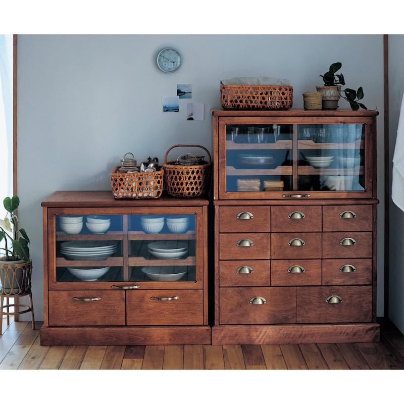 「アンティーク調シャツケース風トレイ付きスタッキングキャビネット」と合わせて使用できます
