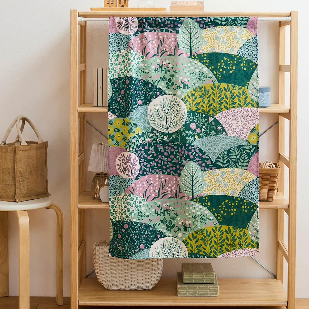 丘の上で／約60×90cm　物隠しとしてもおすすめ
