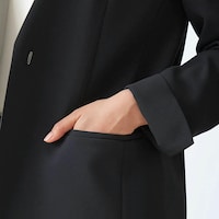 左右にスマホがすっぽり入るポケット付き