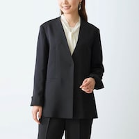 サラッとした質感で、きちんとした印象のツイル素材