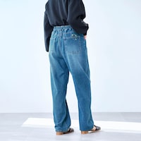 モデル身長162cm／M　※写真は撮影用のため股下＋7cmになります。ブルー着用