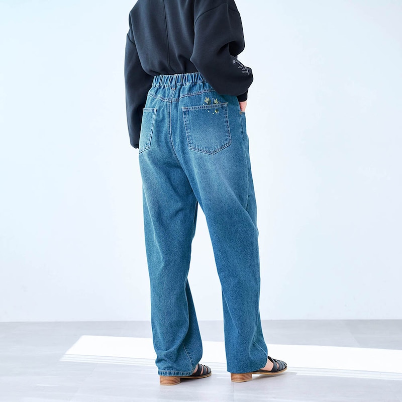 モデル身長162cm／M　※写真は撮影用のため股下＋7cmになります。ブルー着用