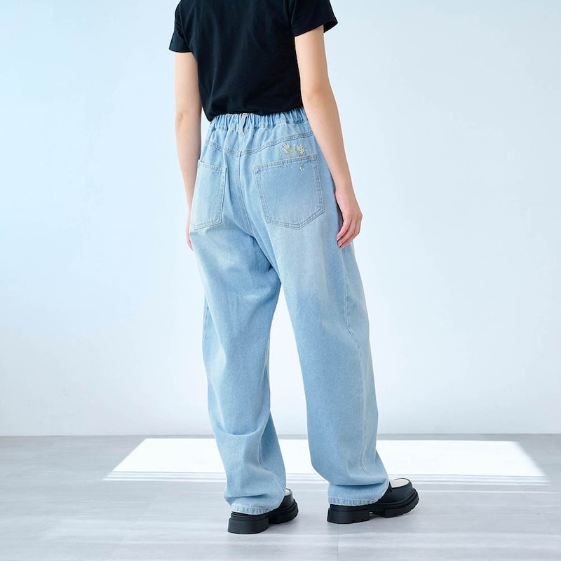 モデル身長162cm／M　※写真は撮影用のため股下＋7cmになります。ライトブルー着用