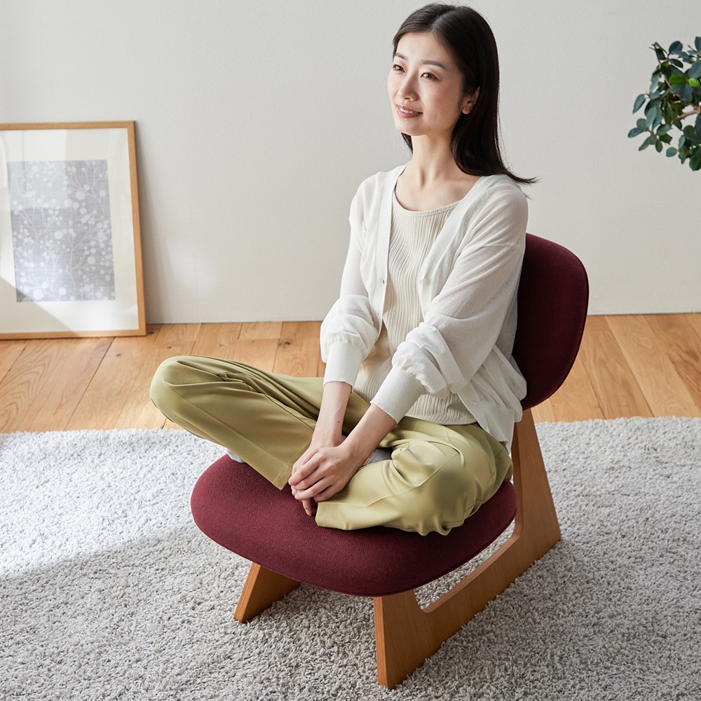 座面が広いので座面のうえであぐらがかけます