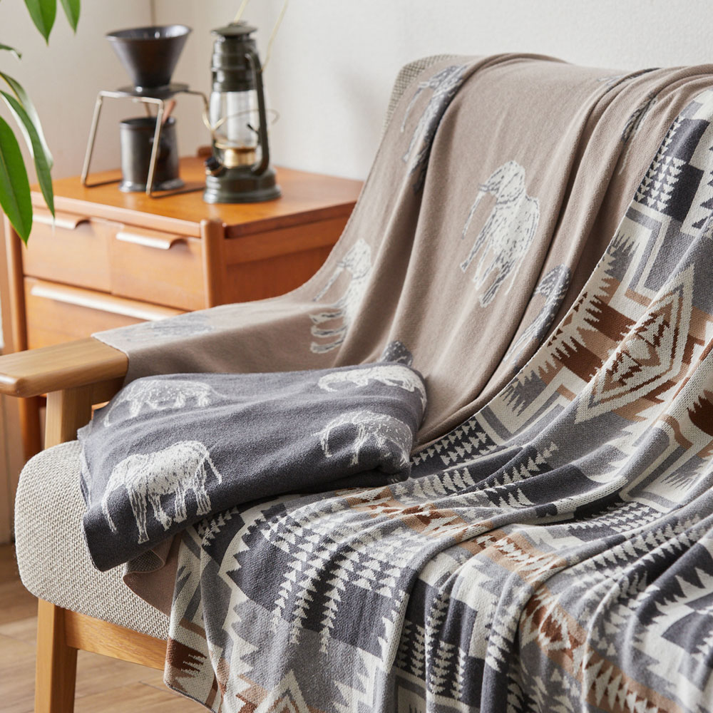 【ベルメゾン】綿素材を使ったエスニック柄のニットマルチカバー・ソファーカバー