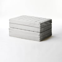 4つ折り仕様でコンパクトに収納