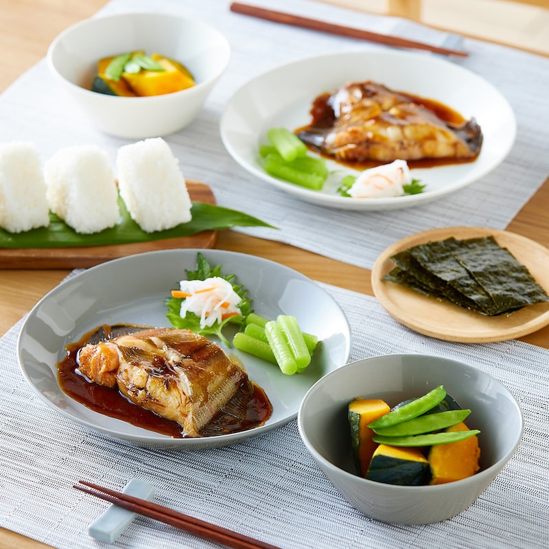 和食、中華にも合わせやすいシンプルで洗練されたデザイン
