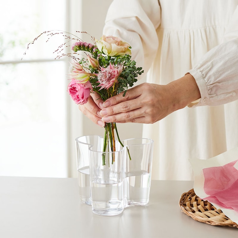 テクニックいらず。好きな花を気ままにかざるだけでサマになる