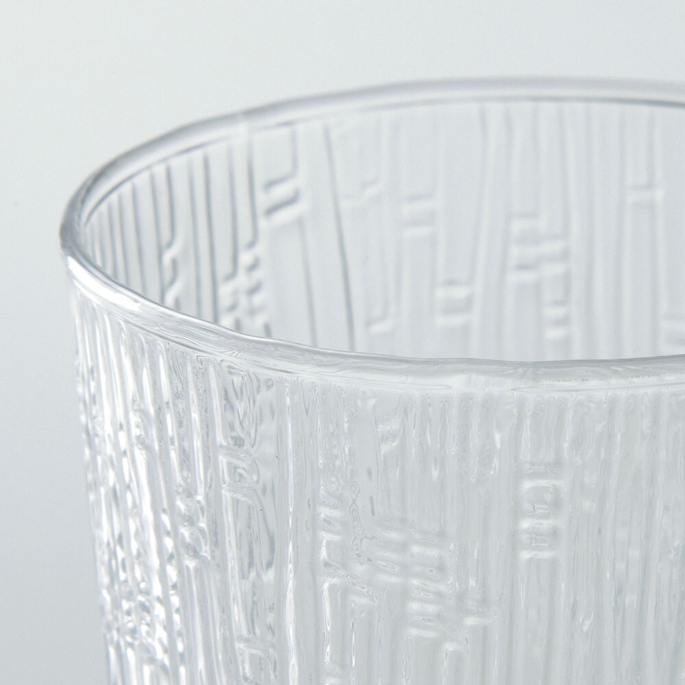 氷そのものをグラスにしたような表面のレリーフ模様